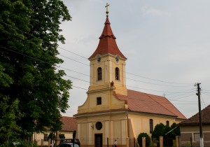 051-fantanele-biserica